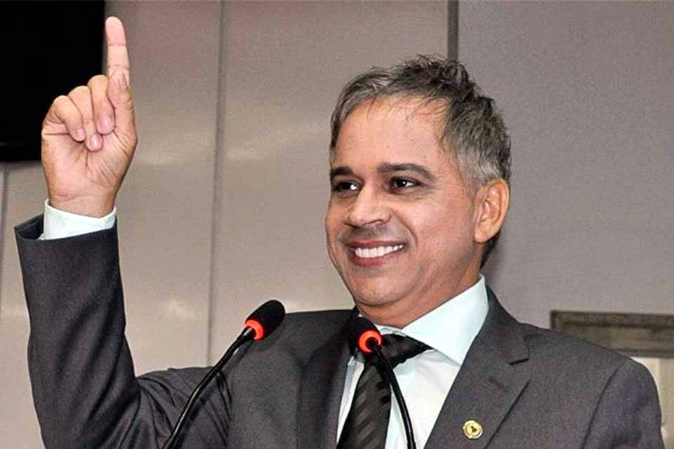 Deputado estadual é acusado de invadir hospital e ofender profissionais de saúde; entidade emite nota de repúdio