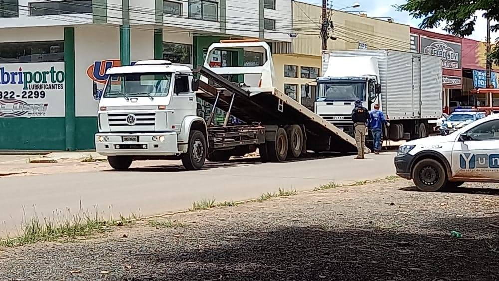 Atenção, condutores vilhenenses: PRF já começou a rebocar veículos estacionados em avenidas paralelas à BR 364