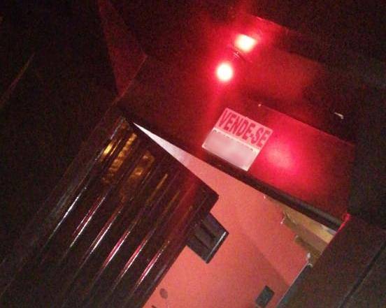Preso bebendo em cabaré durante toque de recolher, empresário se revolta com “idiotice de decreto”