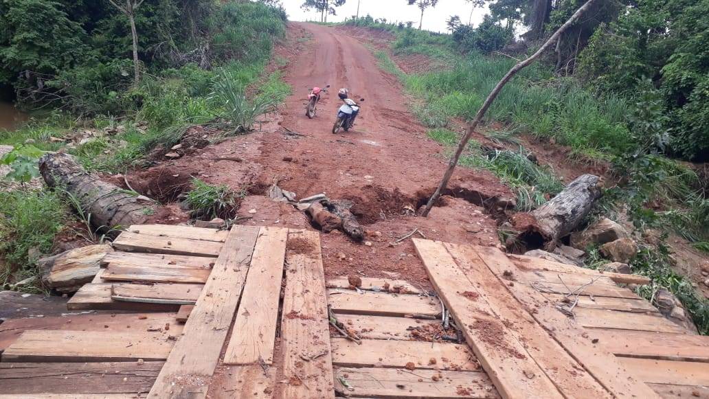 Sitiantes denunciam ponte prestes a desabar na área rural de Cabixi; secretário de Obras não se manifesta