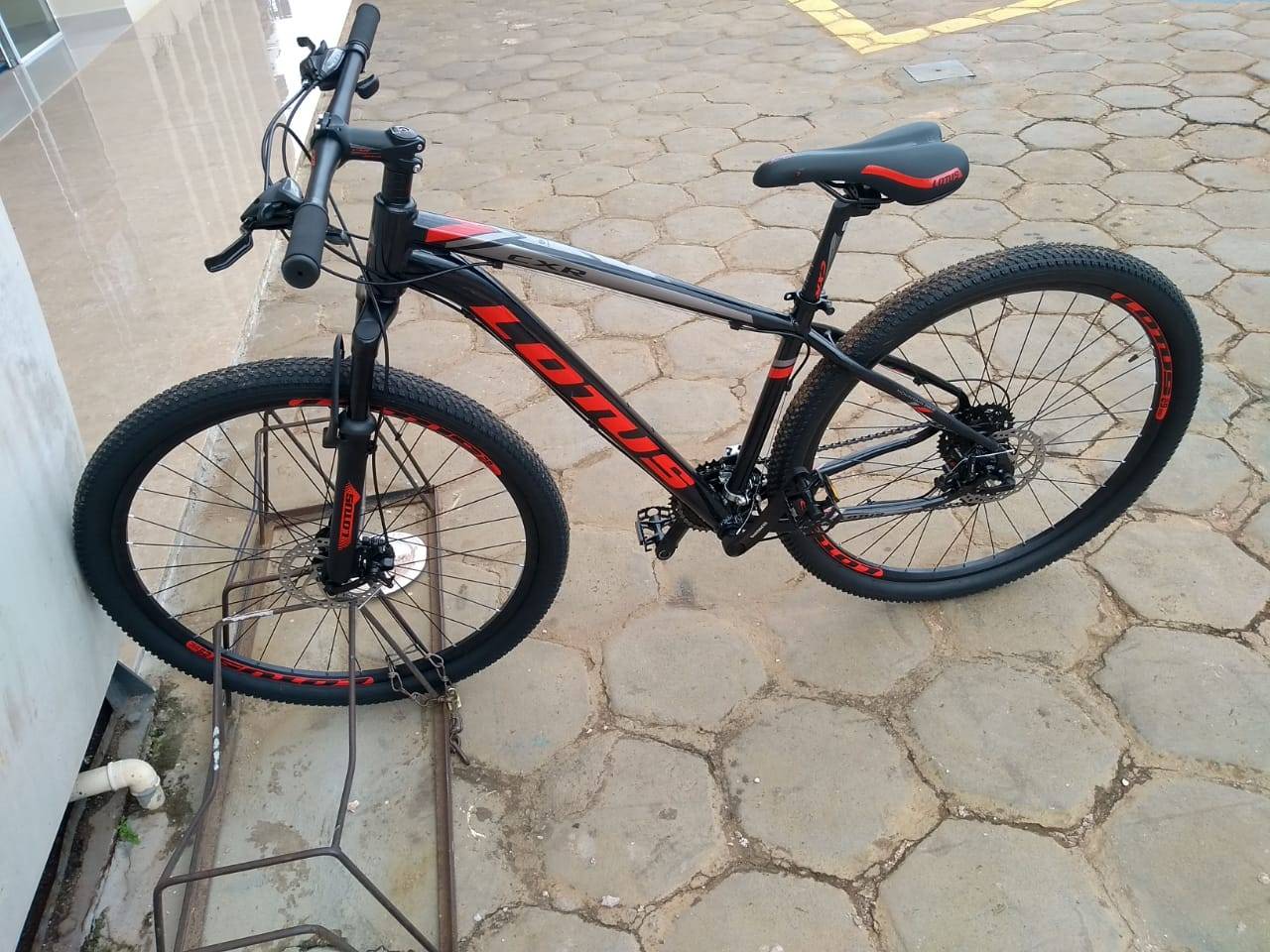 Adolescente de 16 anos tem bicicleta furtada em seu primeiro dia de trabalho, em Vilhena