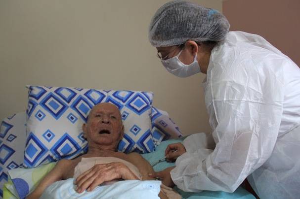 Idosos começam a ser vacinados contra covid-19 em Vilhena, entenda programação
