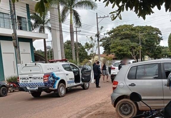 Em plena luz do dia, servidor da prefeitura de Chupinguaia é detido com maconha e rapé no centro de Vilhena