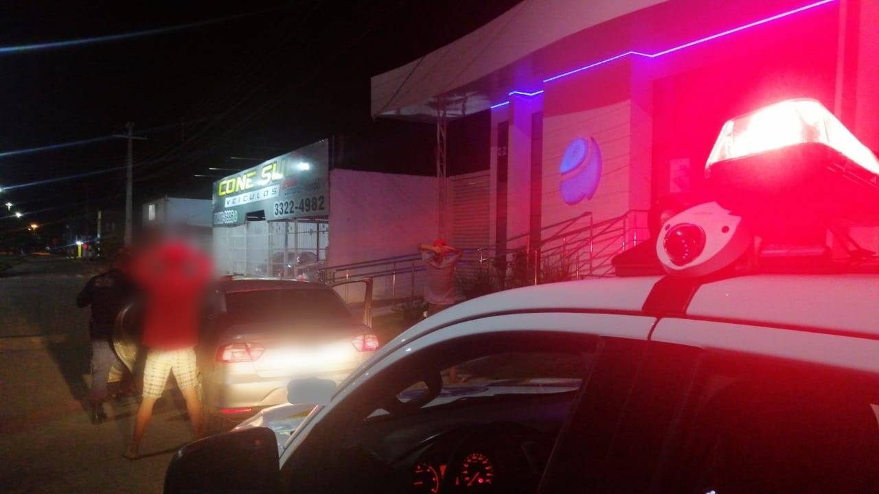 Junto com amigos, empresário é detido com drogas e desrespeitando toque de recolher em Vilhena