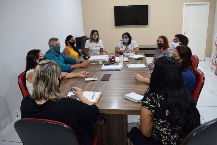 Preparando volta presencial às aulas, diretores das 30 escolas municipais de Vilhena recebem orientações