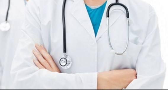 Falsa médica de 19 anos presa em MT marcava hospitais em rede social e pedia a Deus que fizesse das mãos dEle as suas