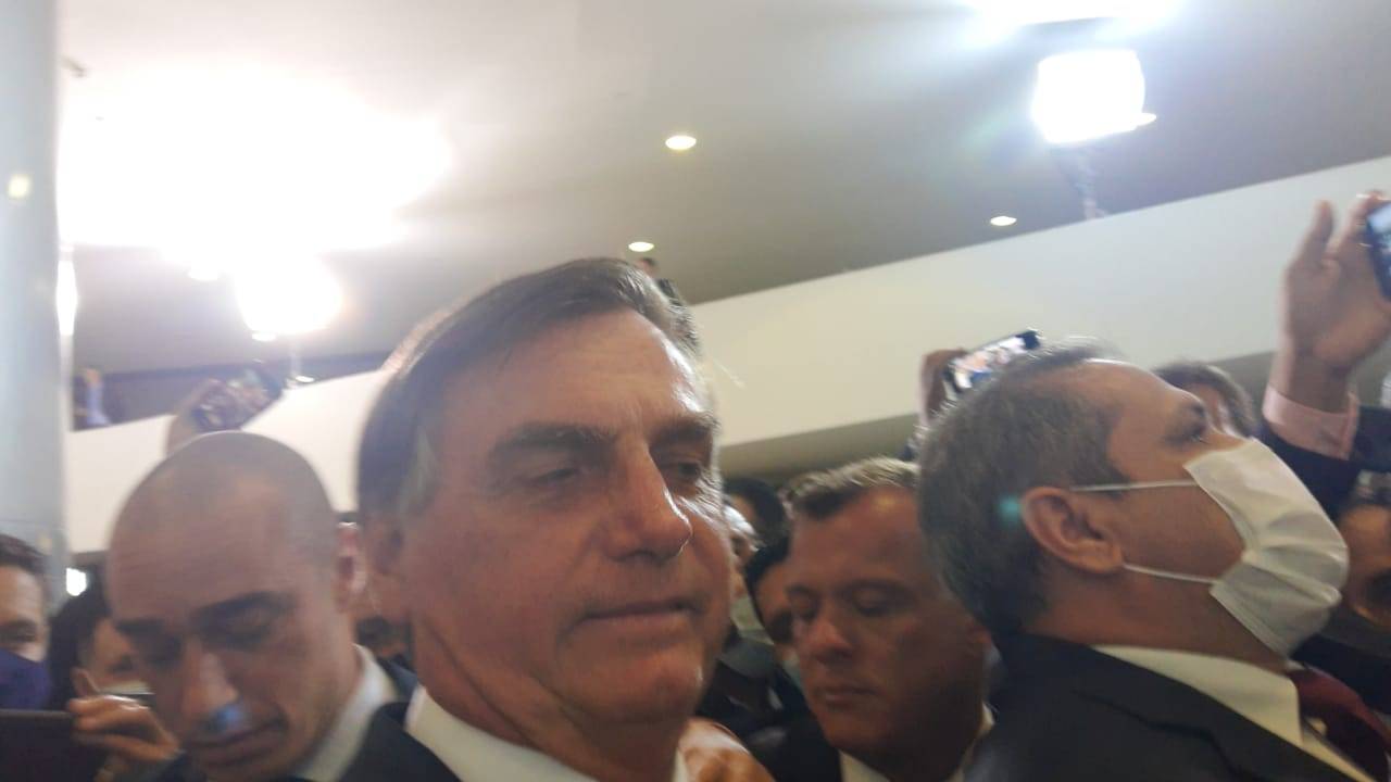 OUÇA ÁUDIO:  em Brasília, carta de pecuarista pioneiro em Rondônia é entregue por prefeita a Bolsonaro