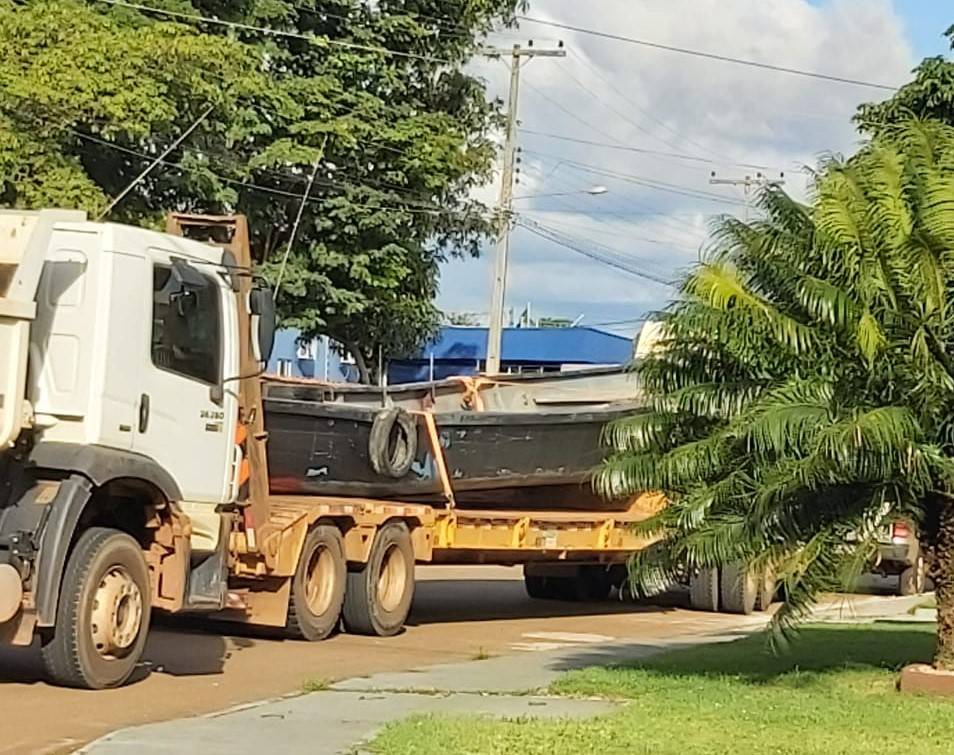 Lendário “barco do tráfico”, apreendido no rio Guaporé com 8 toneladas de produtos químicos para refinar cocaína, é entregue à PF