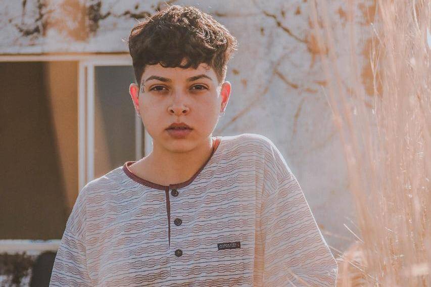 Cantora vilhenense lança, no próximo mês, seu primeiro EP: “é uma conquista muito grande para a minha carreira”