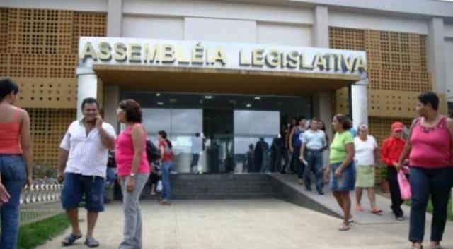 Deputados estaduais aprovam aumento dos próprios salários