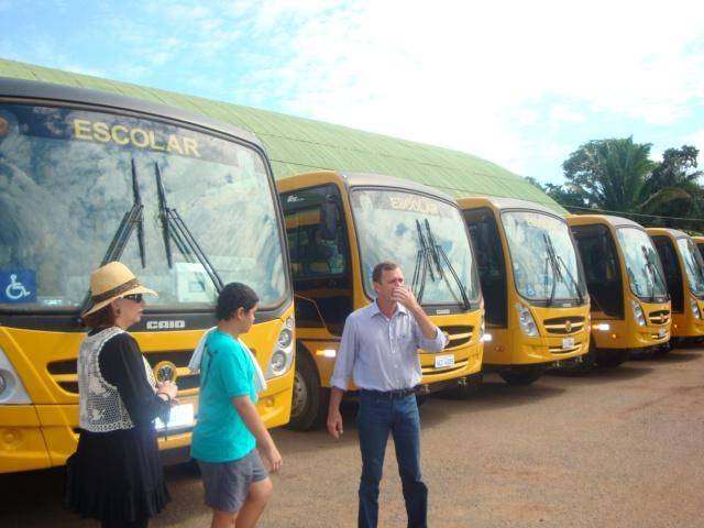 Em extensa agenda, Goebel entrega trator e ônibus no Cone Sul