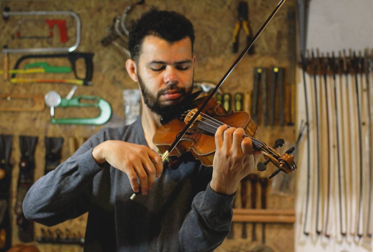 Vídeo sobre luthier vilhenense será lançado hoje através de live transmitida pelo Youtube e Facebook