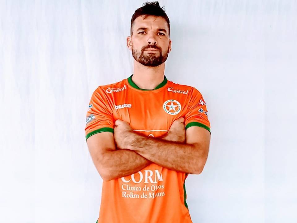Defensor de 32 anos e 1,90m de altura é anunciado pela diretoria do Guaporé Futebol Clube