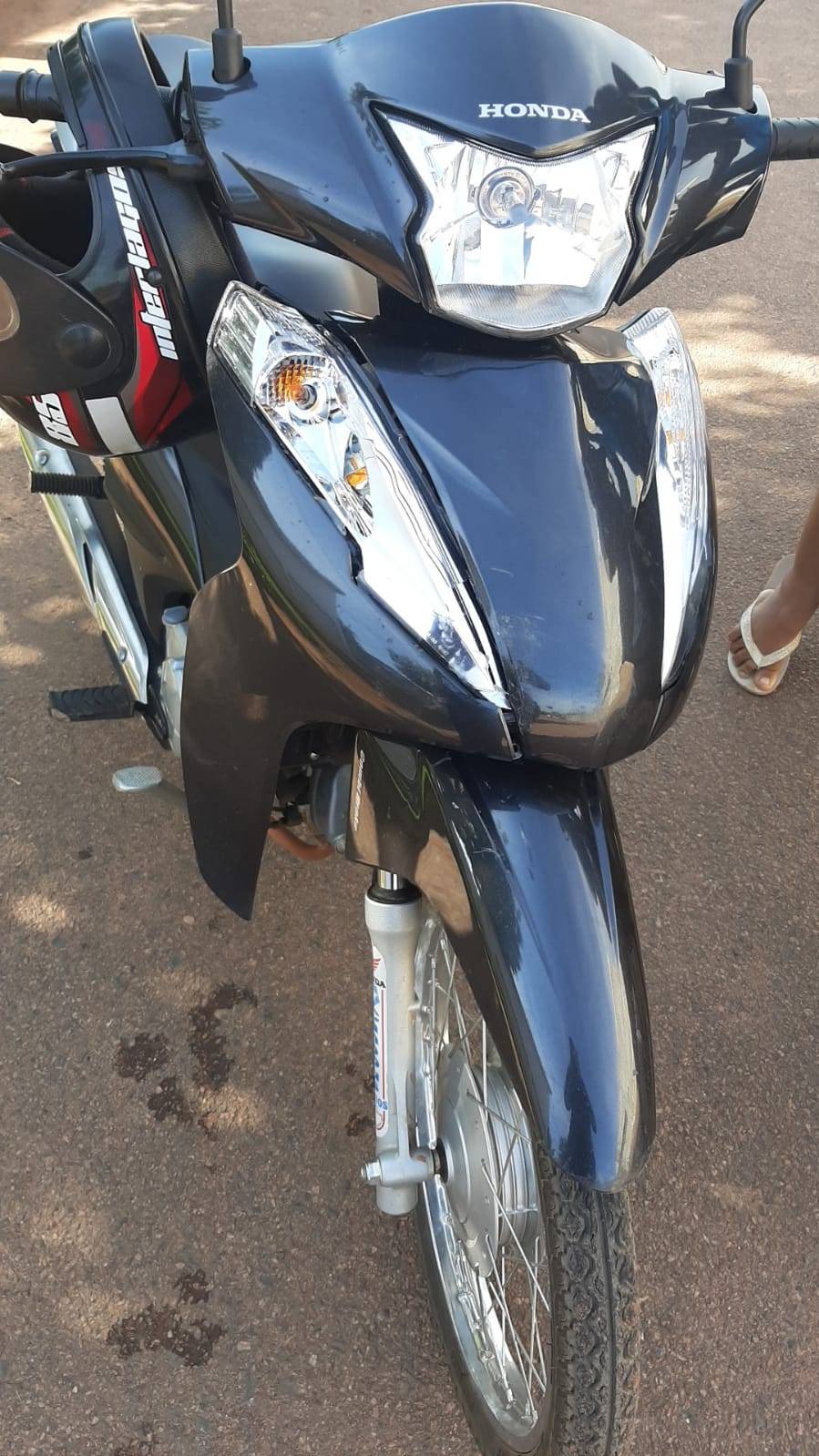 Polícia Militar divulga foto de motoneta furtada em Cerejeiras e pede ajuda da população para encontrar veículo