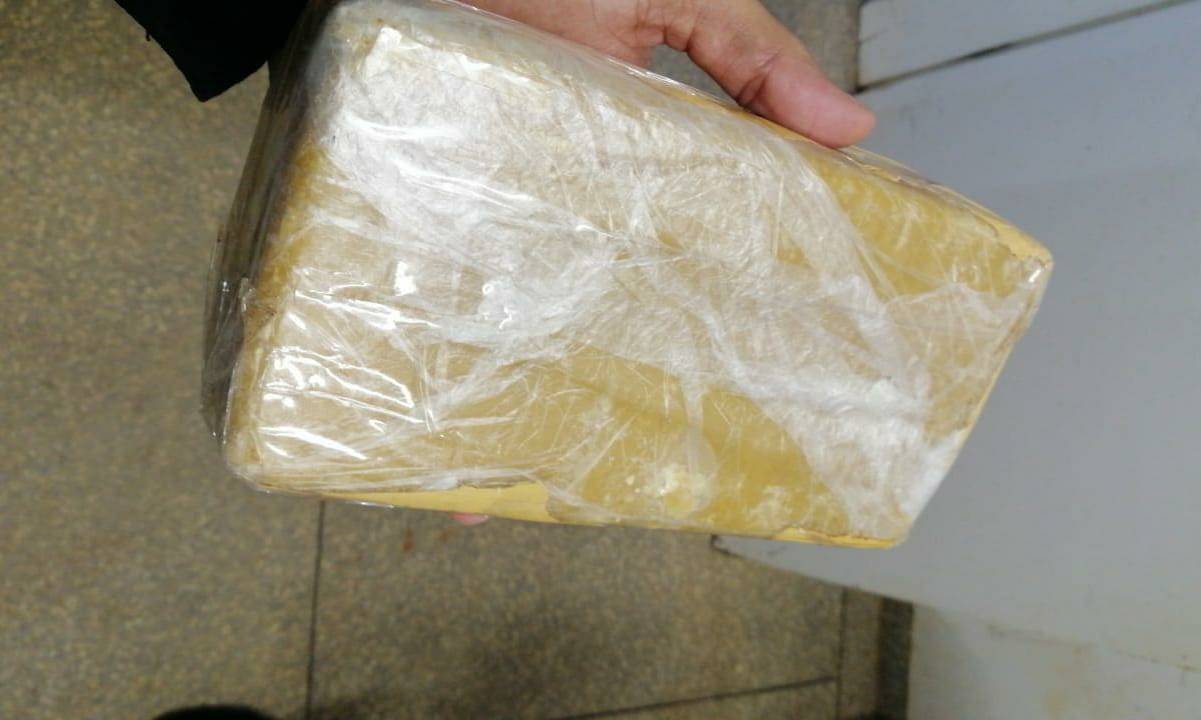 Homem preso na rodoviária de Vilhena com 1 kg de pasta-base de cocaína  confessa que droga seria entregue em Ariquemes