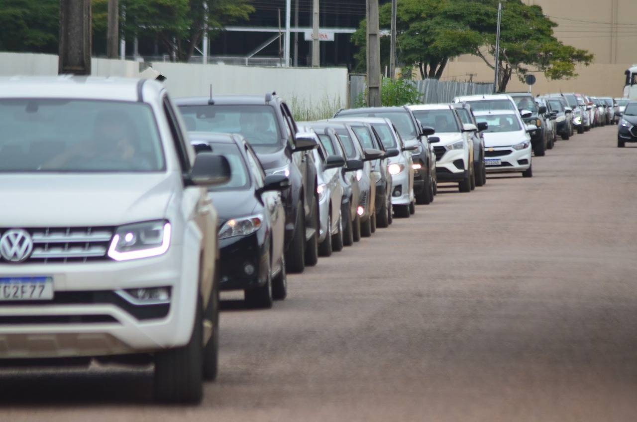 Segundo dia de vacinação atrai centenas de idosos em Vilhena; imunização de pessoas a partir de 80 anos vai até domingo