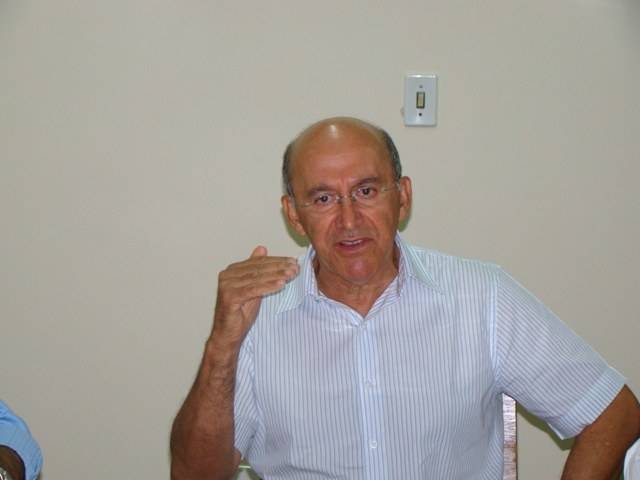 Confúcio manda recado a Cahulla e prefeitos através do blog