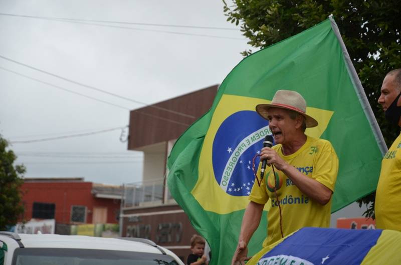 Em ato pró-Bolsonaro, empresário cita salários de juízes e promotores e diz que “roubalheira no Brasil começou com Constituição de 1988”