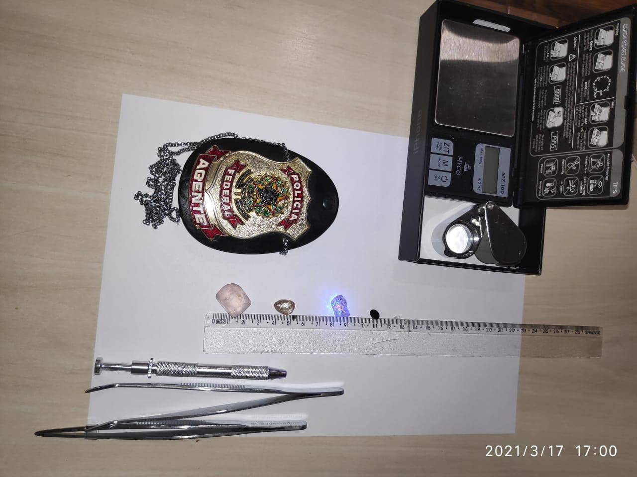 Polícia Federal prende, em Cacoal, suspeito de comercializar diamantes ilegalmente; pedras e apetrechos foram apreendidos