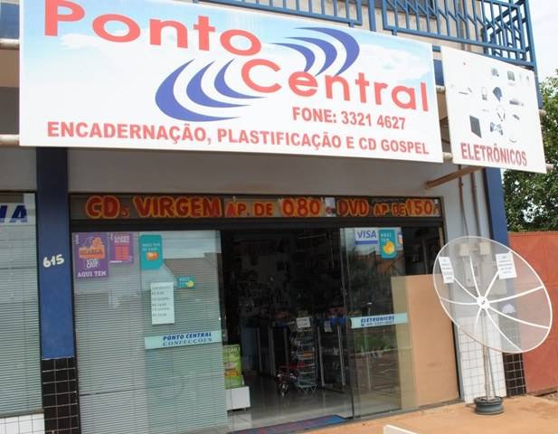 Ladrão quebra Blindex de loja e furta vários objetos