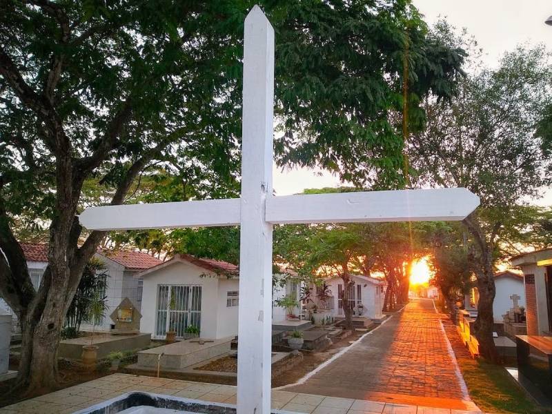 Após família precisar carregar caixão, irmão de vítima da Covid-19 denuncia desprezo pelos protocolos de segurança