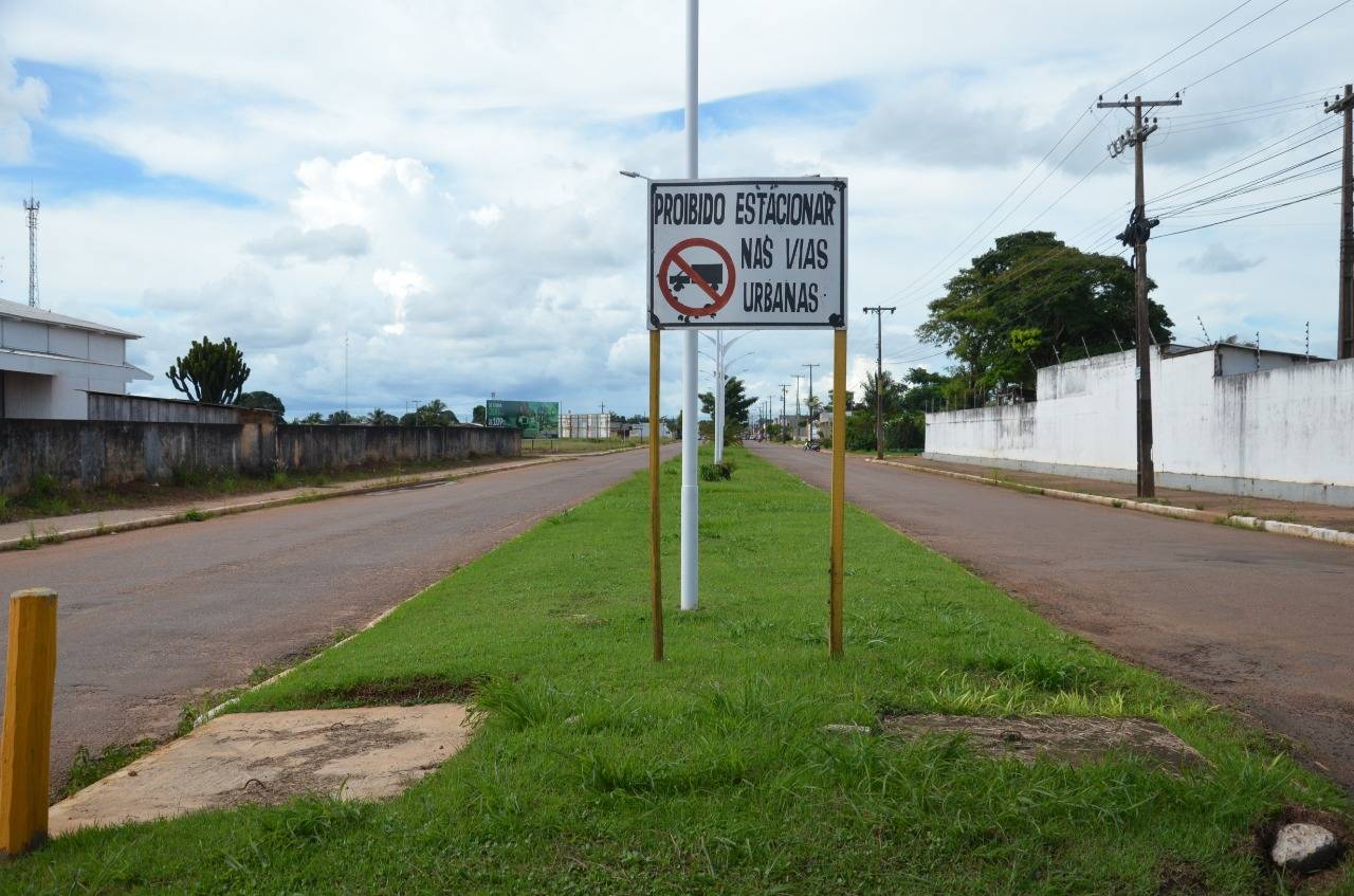 Mesmo com lei restringindo tráfego de carretas no centro da cidade, acidentes envolvendo veículos pesados continuam acontecendo