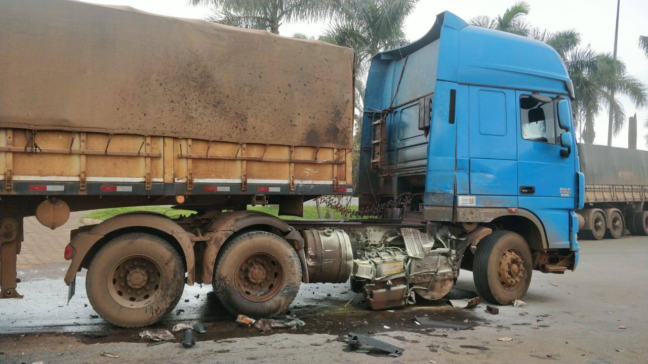 VÍDEO: choque entre carretas bi-trem na área urbana de Vilhena mobiliza agentes da PRF