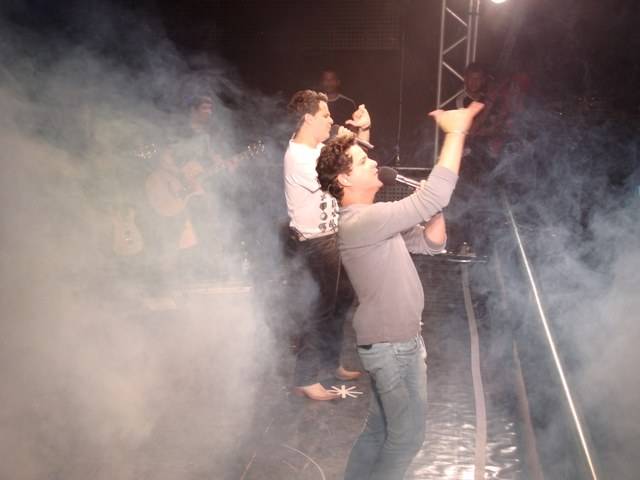 JOÃO NETO E FREDERICO DÃO SHOW NA EXPOVIL
