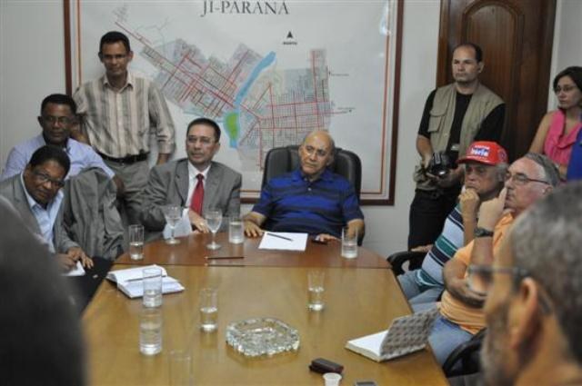 Confúcio discute com prefeituras medidas para a saúde pública no interior