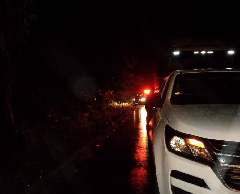 Dois moradores de Ariquemes morrem após picape atingir caminhão na BR 364; sobrevivente foi trazida para Vilhena