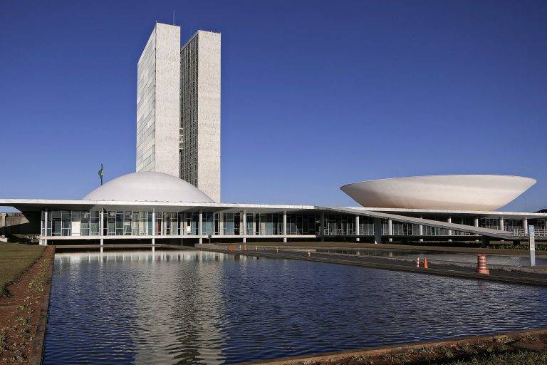 Câmara dos Deputados aprova compra de vacinas por empresas; veja como votaram parlamentares de Rondônia