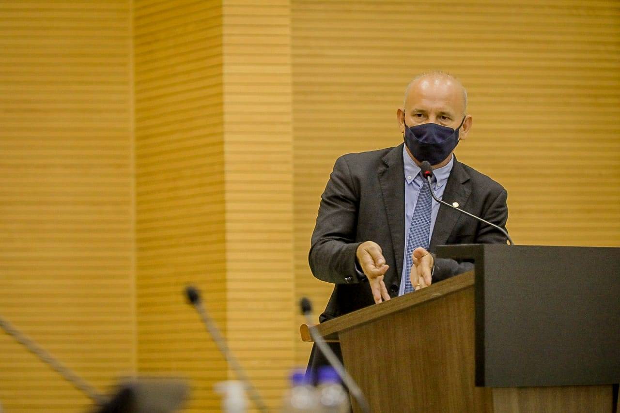 Em discurso emocionado, deputado Ezequiel Neiva lamenta volume de casos e mortes pelo novo Coronavírus em Cerejeiras