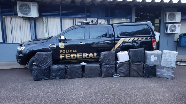 PF e Força Aérea interceptam avião transportando mais de meia tonelada de cocaína, em Rondônia