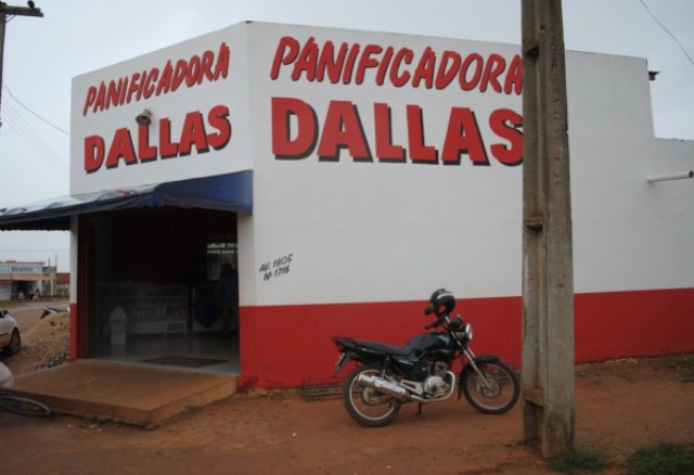 Dois homens em uma moto roubaram uma panificadora no Bela Vista