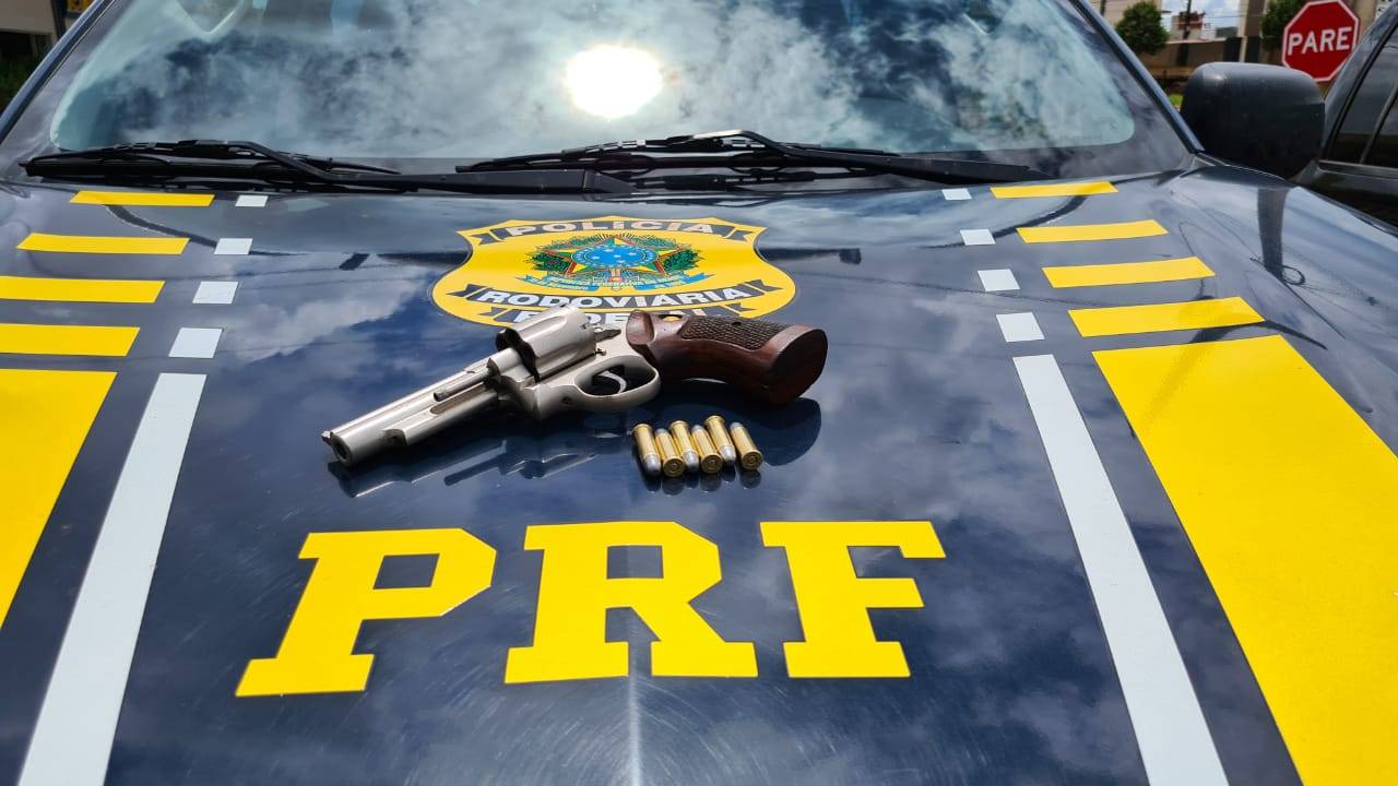Homem de 33 anos é preso com arma na cintura, após mentir para agentes da PRF, em Vilhena
