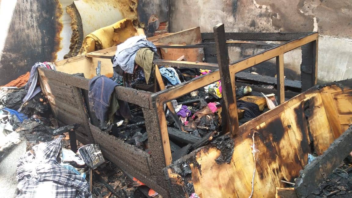Jovem salva filhos e mulher com necessidades especiais durante incêndio; família perde tudo e precisa de ajuda