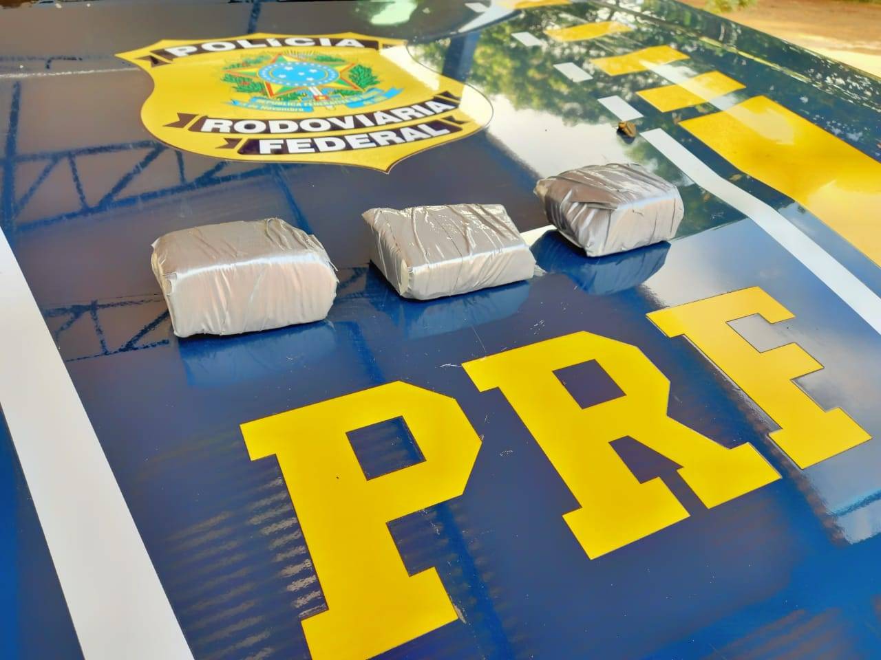 Três homens são presos pela PRF saindo com drogas de Rondônia; entorpecentes iriam para cidade de Goiás