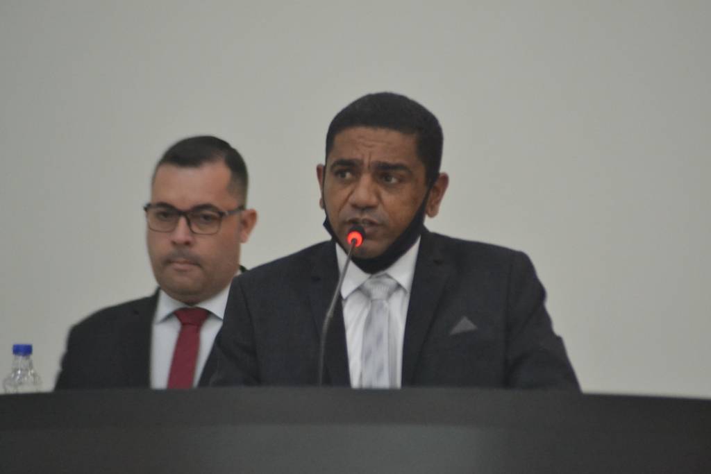 Vereador falta a sessão, retira assinatura e enterra “CPI da Covid” que seria votada na Câmara de Vilhena hoje