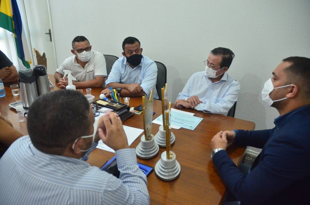 Prefeitura de Vilhena anuncia implantação de campo sintético na praça do antigo “Buracão da Curitiba”
