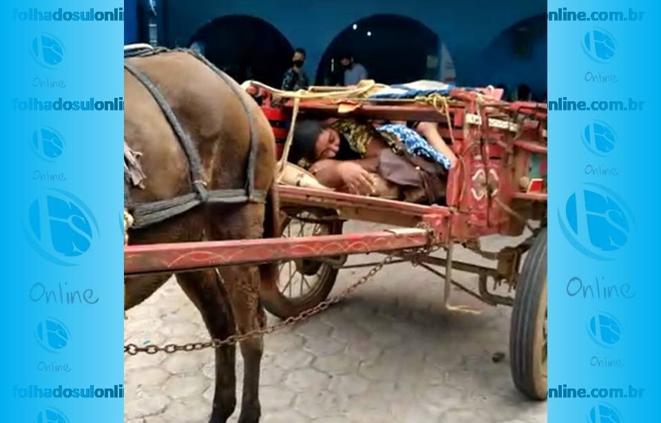 ASSISTA: viraliza vídeo mostrando paciente com Covid-19 chegando de carroça a hospital na segunda maior cidade de Rondônia