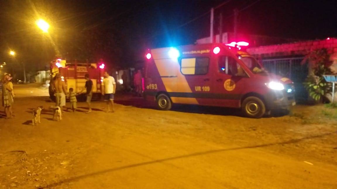 Espancado pelo pai, rapaz com problemas psiquiátricos cumpre ameaça de atear fogo à casa onde mora