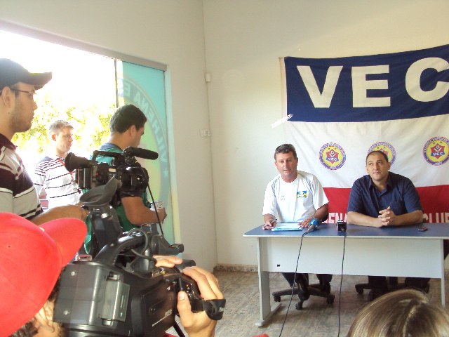 Diretoria do Vec anuncia novo técnico e elenco para a temporada 2011