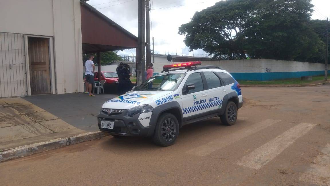 Comerciante de 33 anos sobrevive a tentativa de execução partindo para cima do atirador no centro da cidade