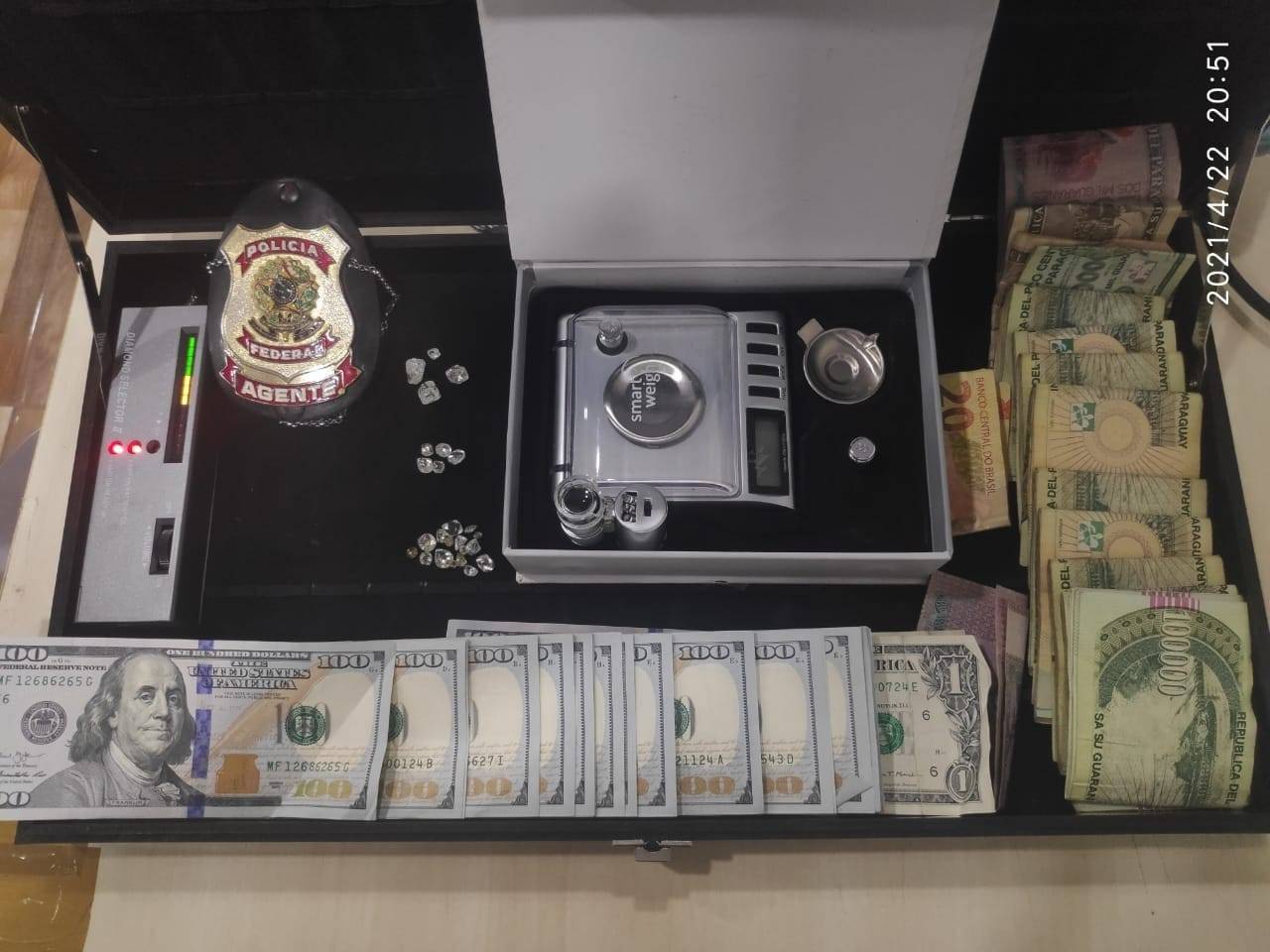 Americano, paraguaio e brasileiro são presos em Cacoal, tentando sair do país em jatinho levando diamantes ilegais