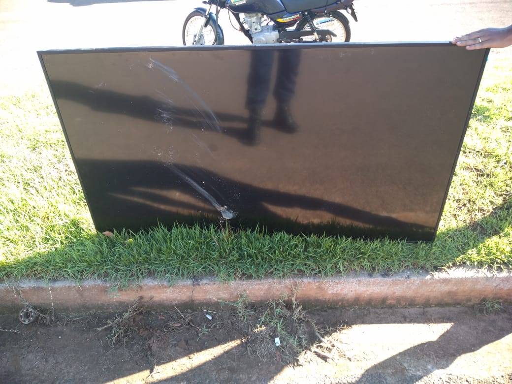 ENCHERAM O CANECO: durante furto a residência, ladrões tomam três litros de uísque e deixam aparelho de TV para trás
