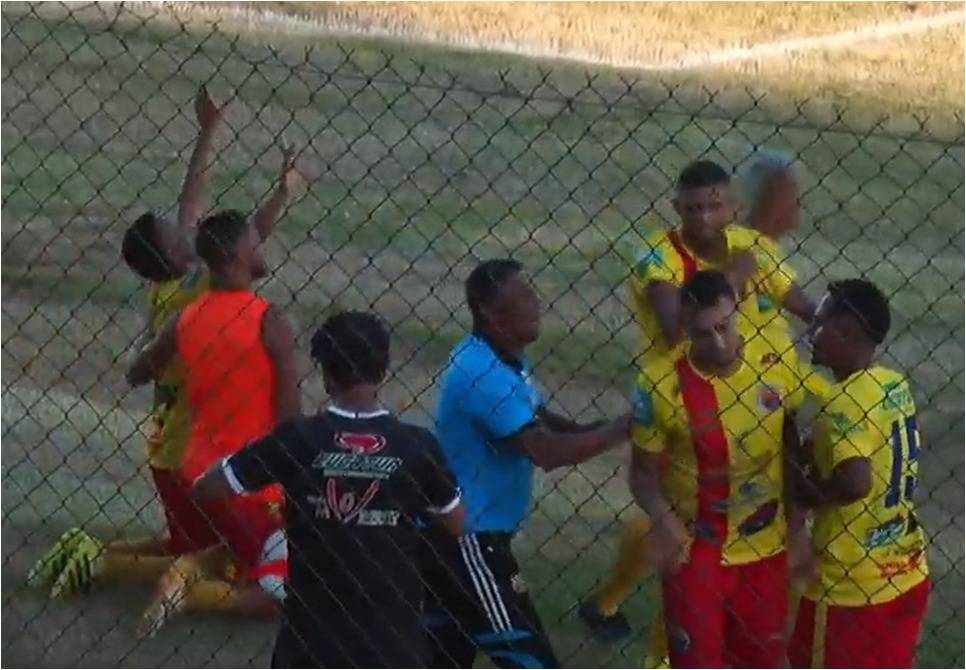 Tity marca de falta aos 42 do segundo tempo e assegura ao Barcelona vitória de virada sobre o Ji-Paraná