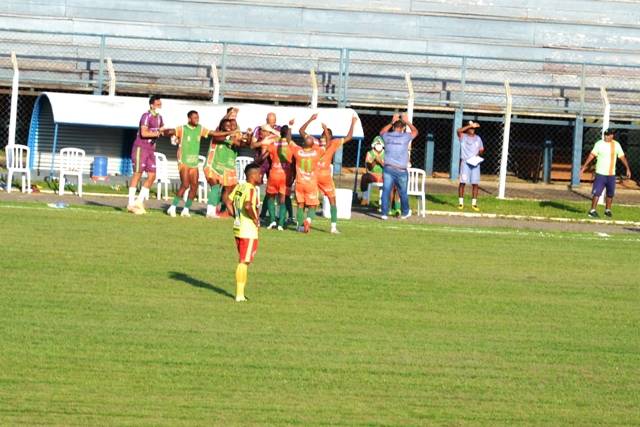 Guaporé anula o Barcelona e vence por 2 a 0 no Estádio Portal da Amazônia