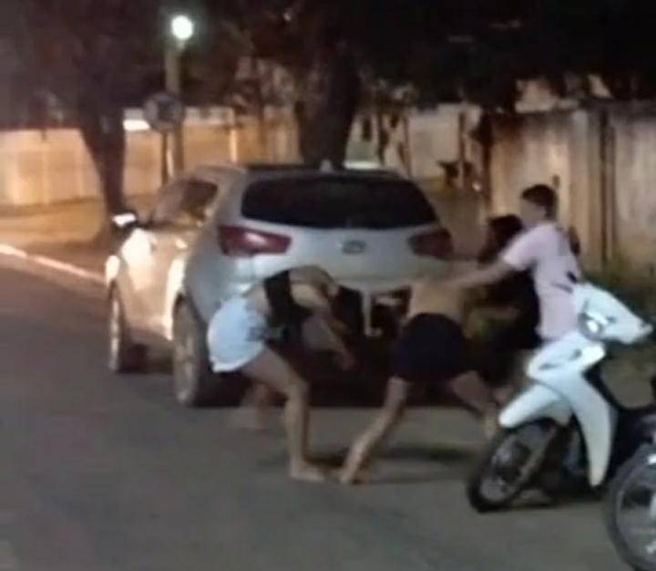 ASSISTA VÍDEOS: ciúmes fazem mulheres saírem na porrada e imagens viralizam nas redes sociais, em Vilhena
