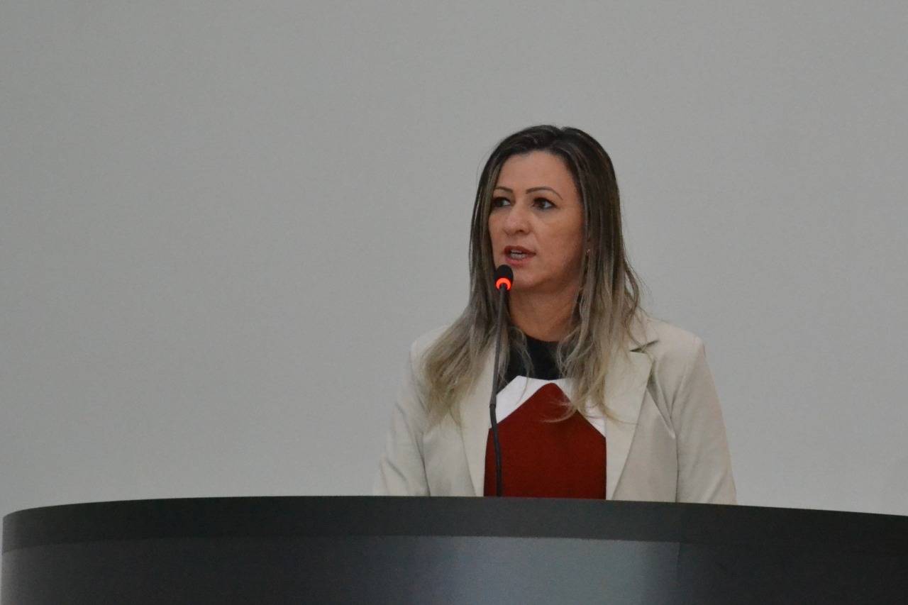 Vereadora comemora lei que prioriza vacinação de professores e comenta decisão da Justiça Eleitoral que a inocentou