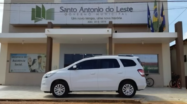 Em cidade de MT, motorista transportando vacinas contra a Covid-19 vai a bordel, fica bêbado, se atrasa e polícia é acionada